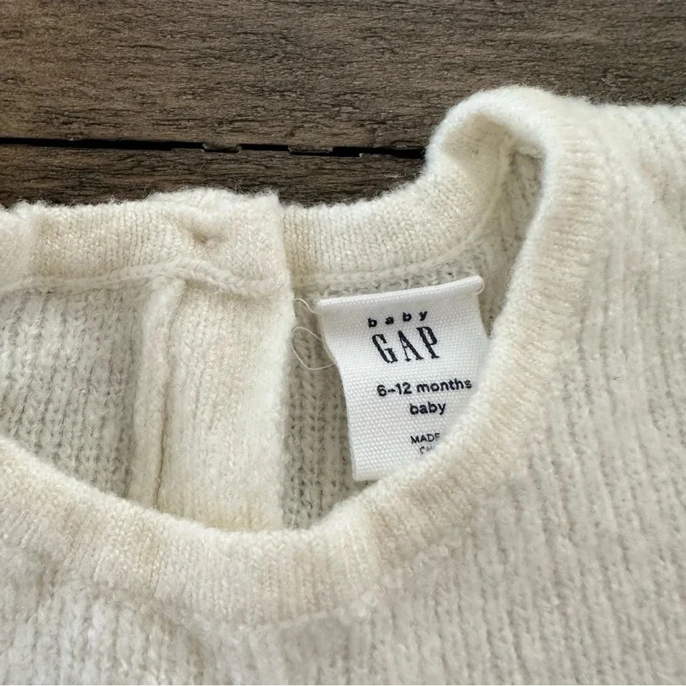 Baby Gap Sz‎ 6-12 months Cream Flutter Sweater One Piece Minimalist Contemporary